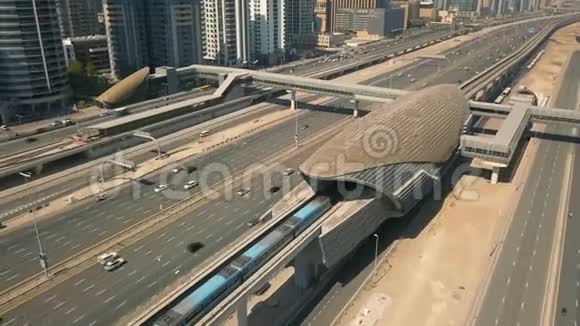 迪拜典型的地铁站视频的预览图