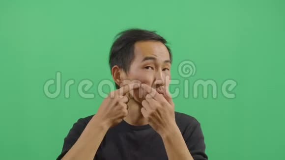 成年男子PimplePopping视频的预览图