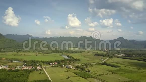 乡村景观与多云天空相结合视频的预览图