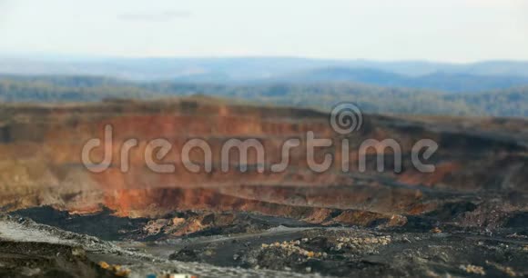 延时采石场采煤倾斜移位视频的预览图