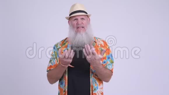 快乐成熟的大胡子游客视频的预览图