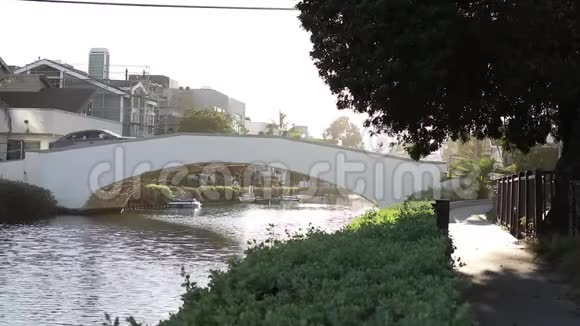 南加州美丽的威尼斯运河视频的预览图