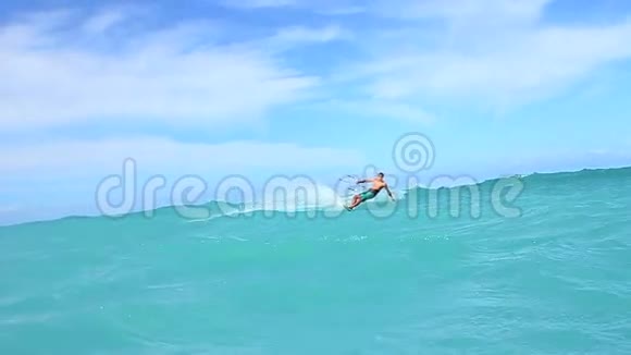 海洋中的风筝冲浪者慢动作视频的预览图