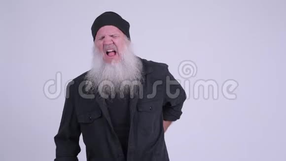 一个腰酸背痛的成熟胡子男视频的预览图