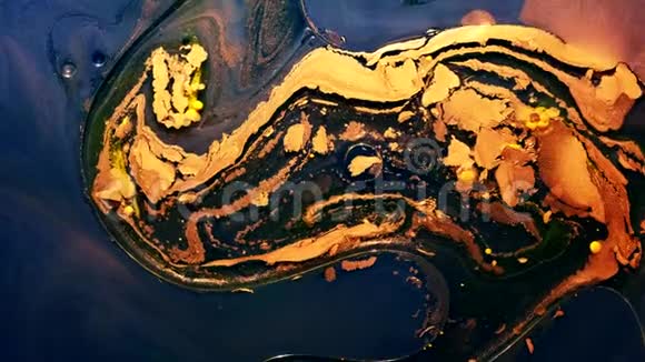 油漆混合梦幻湖金紫色闪光视频的预览图