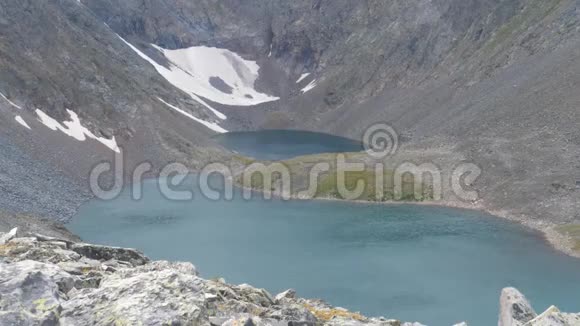 带冰川的山地湖泊静态景观阿尔泰乌奇恩梅克视频的预览图