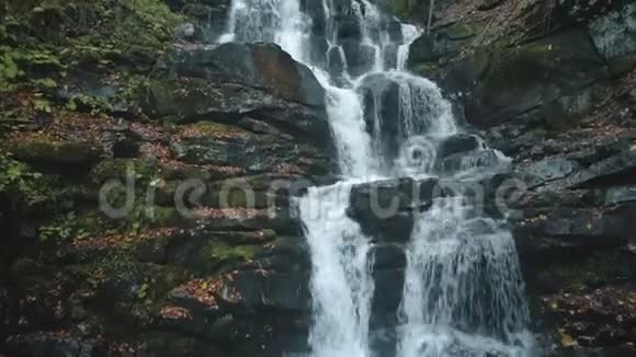落基喀山河瀑布急流视频的预览图