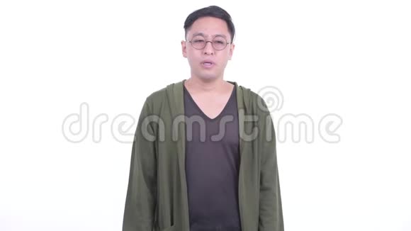 戴眼镜的日本可悲男子竖起大拇指视频的预览图