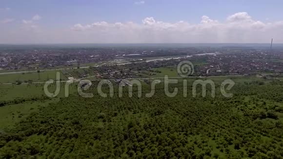 塔尔古九城的山景视频的预览图