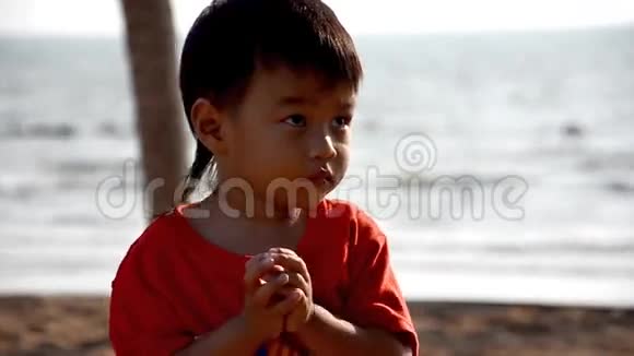 泰国儿童肖像特写视频的预览图