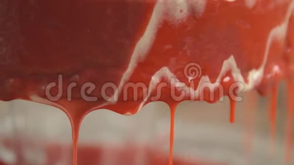 滴水镜从蛋糕上结冰视频的预览图