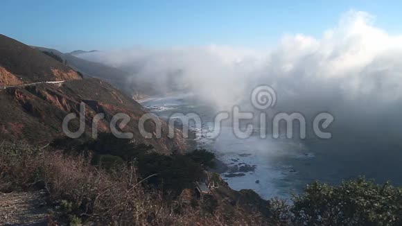 厚厚的海岸雾在大苏尔视频的预览图