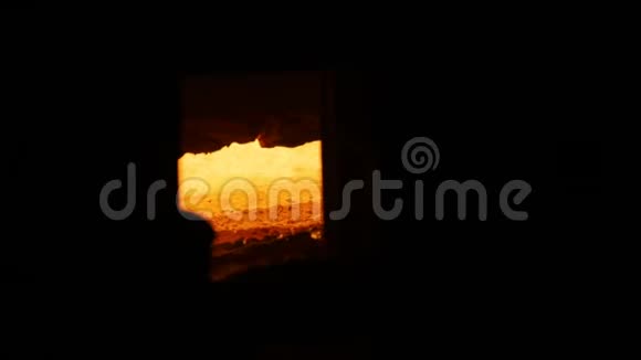 炉内窗口玻璃熔点异常高沙子融化的温度视频的预览图