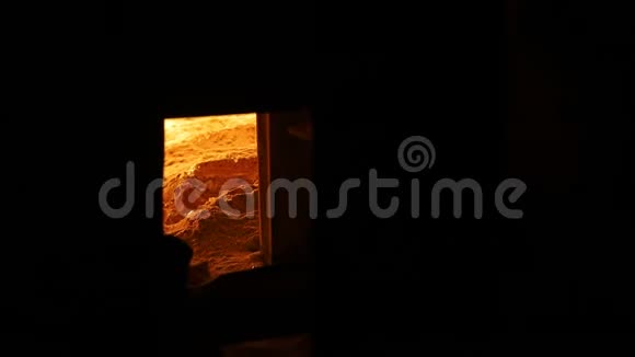 炉内窗口玻璃熔点异常高沙子融化的温度视频的预览图