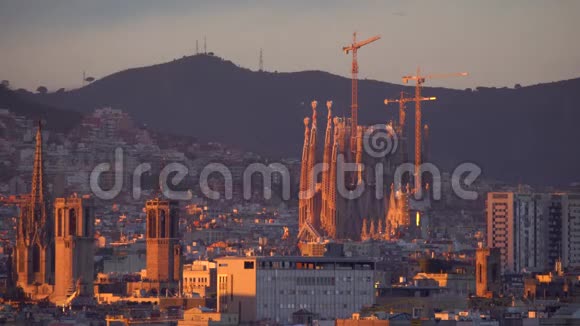 SagradaFamilia和西班牙巴塞罗那市的全景图视频的预览图