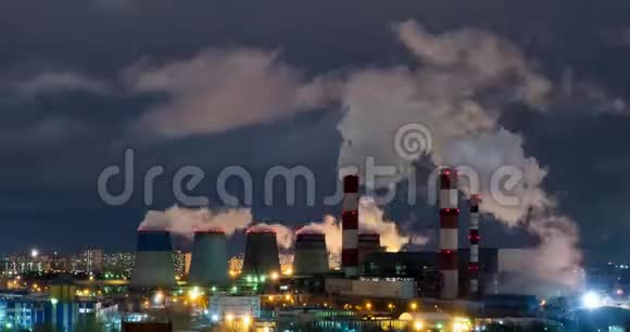 延时管道厂放出蒸汽夜间冒烟工厂视频的预览图