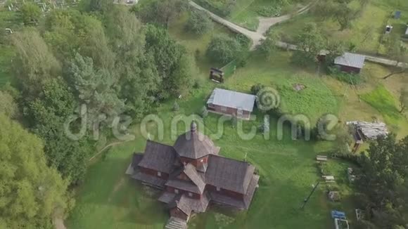 前往乌克兰喀尔巴阡山脉Kryvorivnia山庄木制东正教教堂视频的预览图