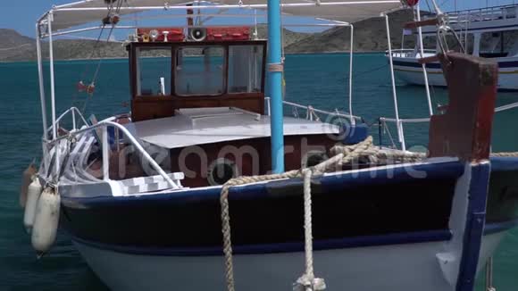 希腊水上渔民的船视频的预览图