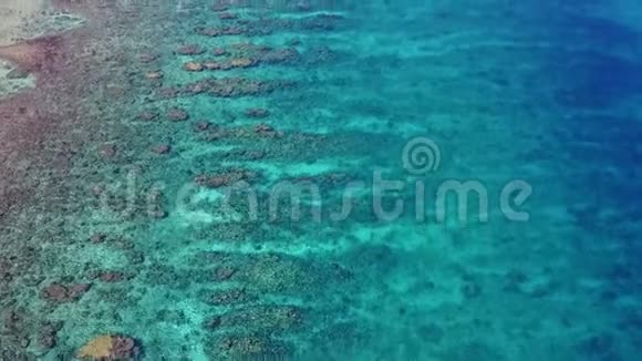 加勒比珊瑚礁和小船空中活动视频的预览图