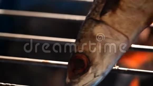 烧烤萨巴鱼视频的预览图