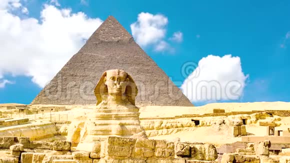 埃及开罗吉萨谷著名狮身人面像与大金字塔的时间推移视频的预览图