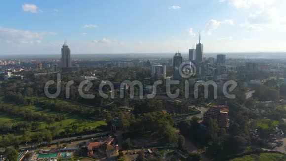 非洲大城市与大建筑的空中景观视频的预览图