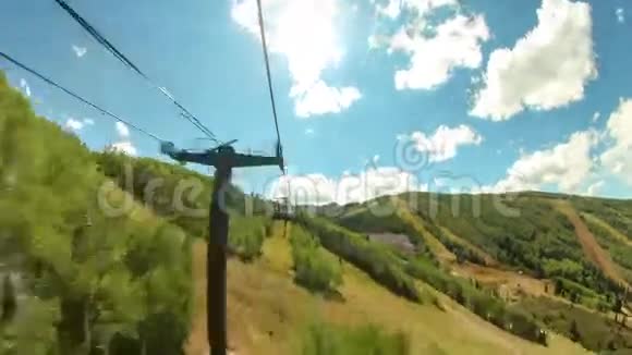 滑雪升降机乘坐时间延迟视频的预览图