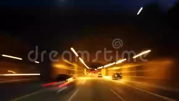 夜间驾驶视频的预览图