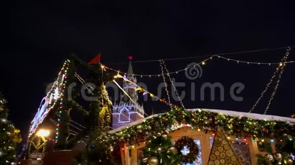 传统的俄罗斯新年红色广场上的集市圣诞装饰品视频的预览图