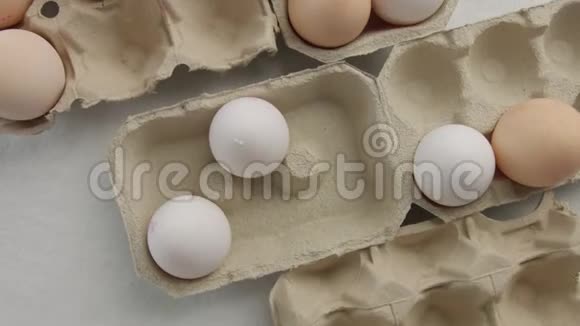 盒子里鸡蛋的俯视图视频的预览图