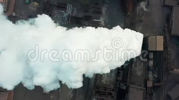 空中观景吸烟烟囱空气污染视频的预览图