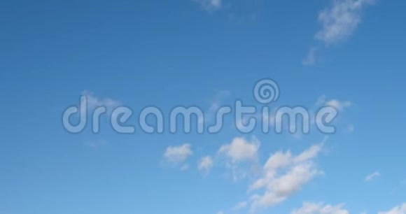 云层在白天的过渡视频的预览图