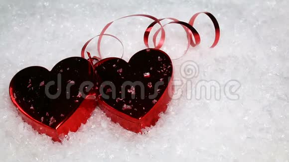 爱的心在雪中视频的预览图