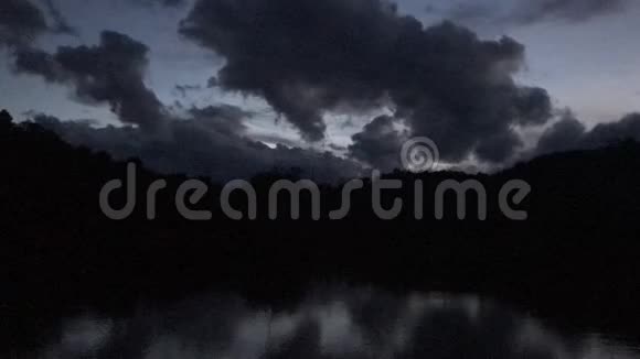 天空中的云朵时光流逝摄影视频的预览图