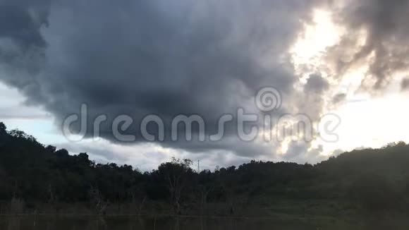 天空中的云朵时光流逝摄影视频的预览图
