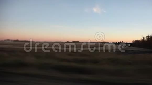 亚伯达草原的田野视频的预览图