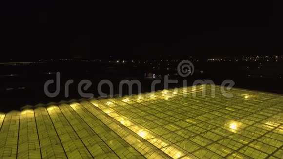 人工照明温室的空中俯视图视频的预览图