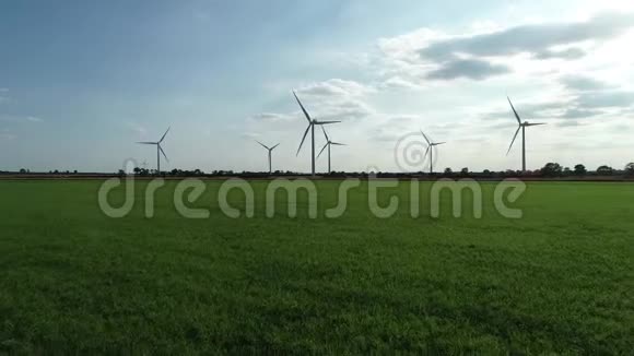 陆上风电场绿地4k视频的预览图