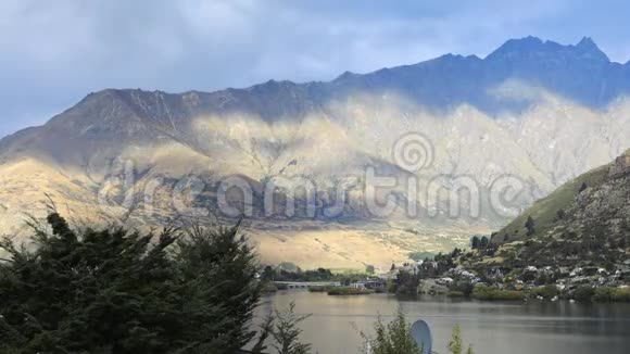 纽西兰皇后镇4K山上的影子视频的预览图