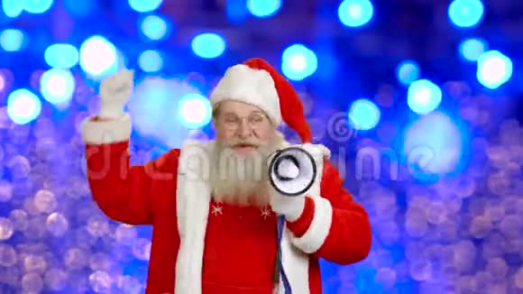 带喇叭的圣诞老人视频的预览图