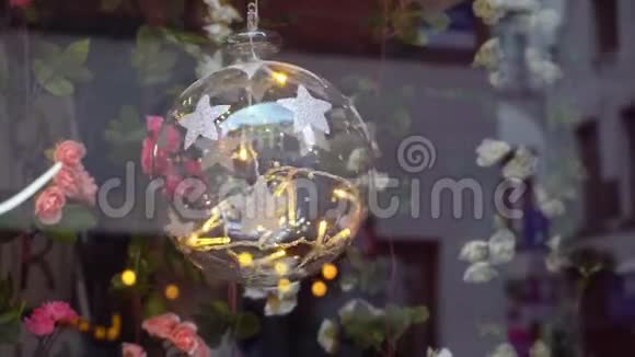 圣诞节用灯装饰视频的预览图
