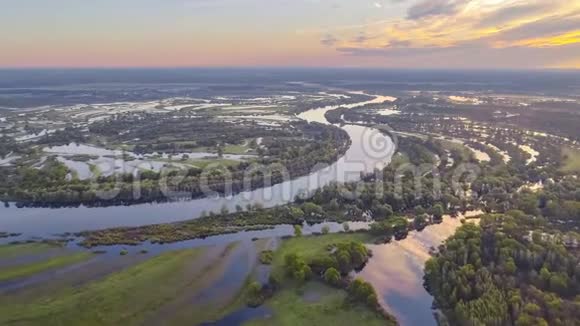 夏季普赖比特河洪泛区视频的预览图