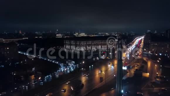 晚上在莫斯科的尤里加加林纪念碑视频的预览图