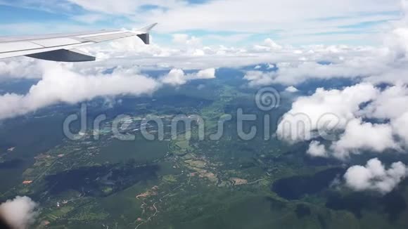 飞机飞越泰国北部山林飞往清迈视频的预览图