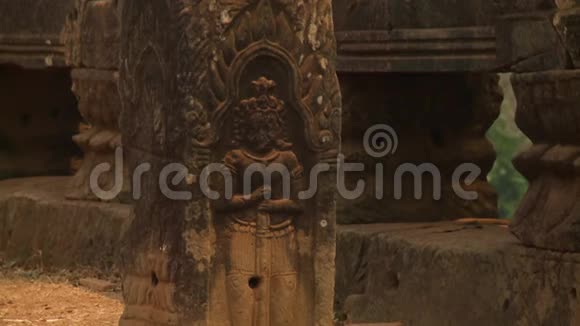 柬埔寨斯潘普拉托斯旧石雕视频的预览图