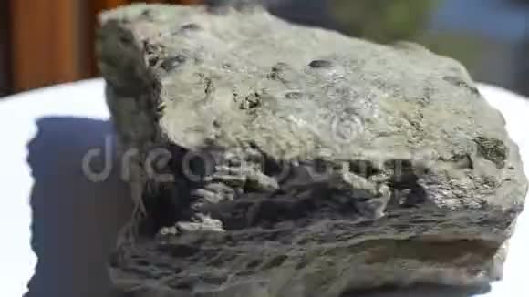 石榴石地质样品视频的预览图