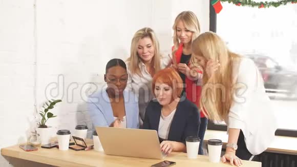 女性团队合作和团队建设的成功理念视频的预览图