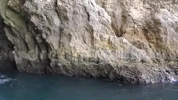 海洋洞穴视频的预览图