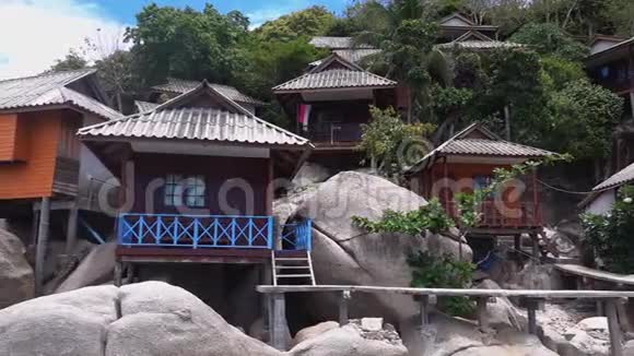 泰国科陶岛落基海岸的小型木制平房视频的预览图