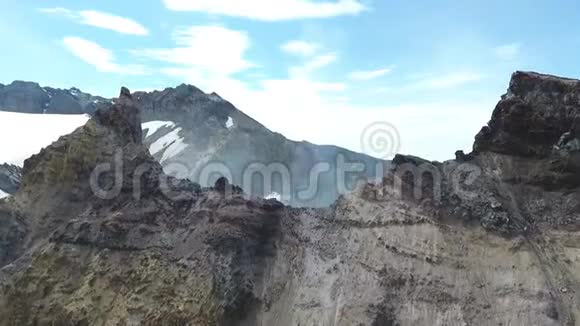 令人惊叹的火山景观l温泉源周围是富马龙视频的预览图